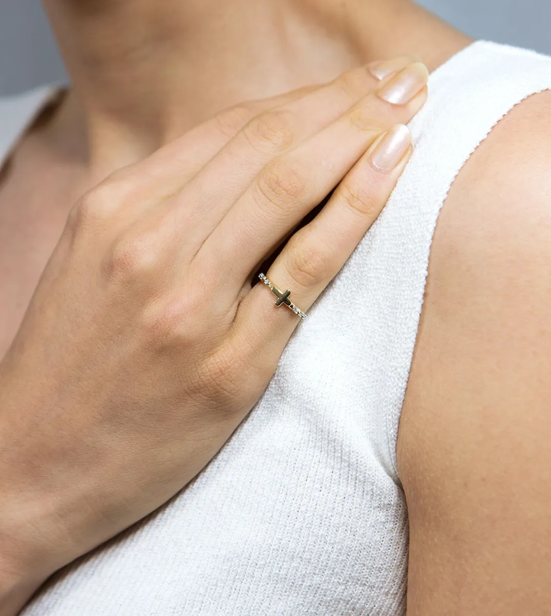 Anel de Ouro 18k aro polido com cruz e Diamantes