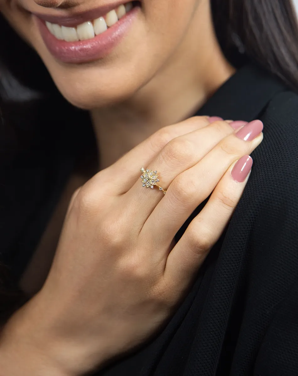 Anel de Ouro 18k estrela com 16pts de Diamantes