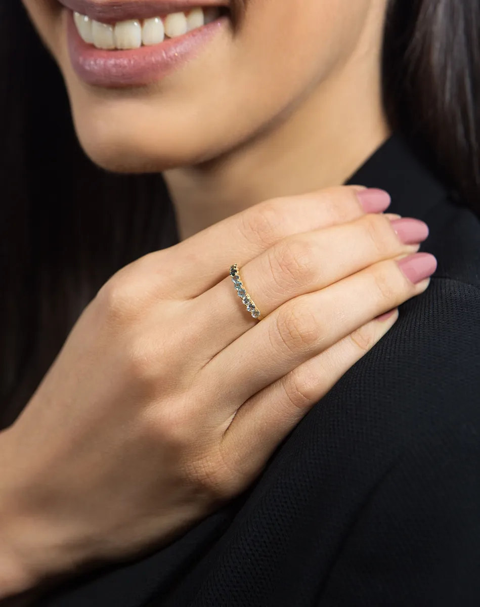 Anel de Ouro 18k meia aliança de Topázios degradê