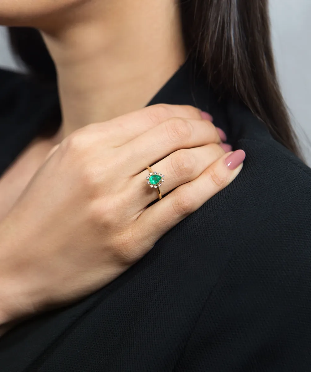 Anel de Ouro 18k com gota de Esmeralda e Diamantes