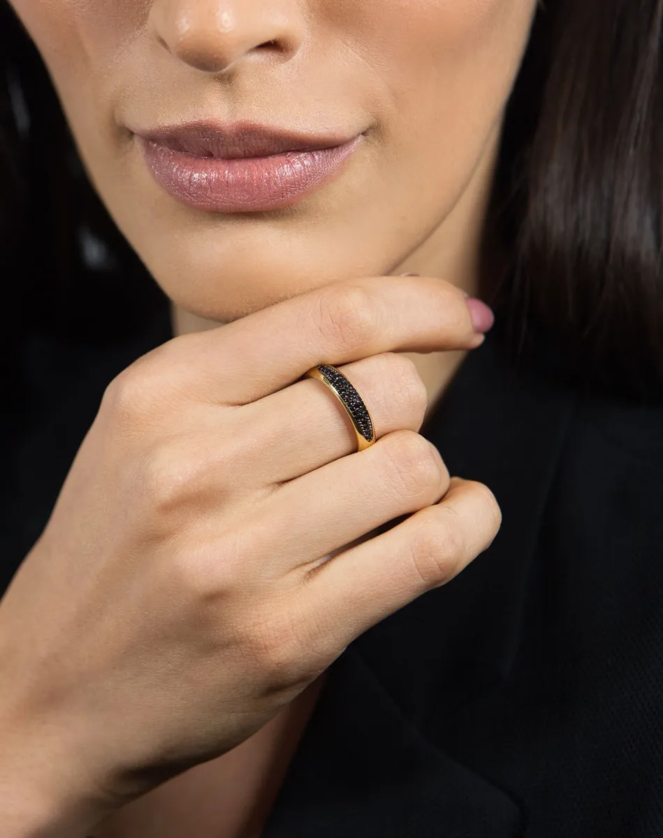 Anel de ouro 18k pavê de Espinélios negros