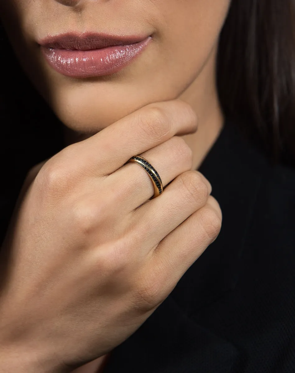 Anel de Ouro 18k pavê torcido de Espinélios negros