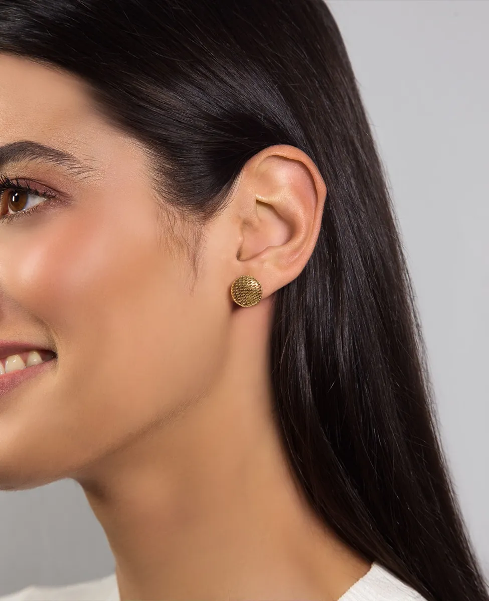 Brinco stud botão redondo ouro 18k rendado vazado polido