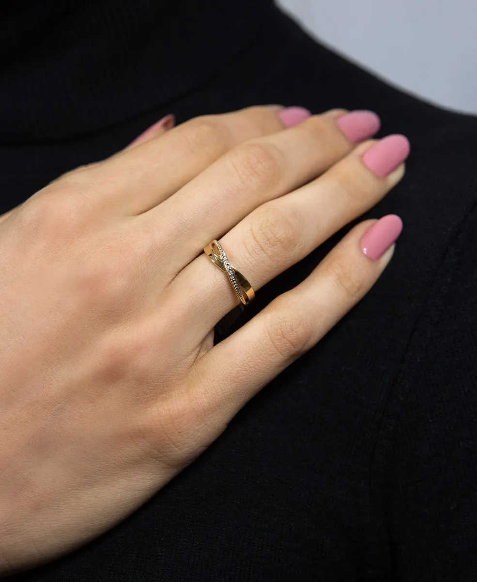 Anel ouro 18k aro cruzado com filete de Diamantes