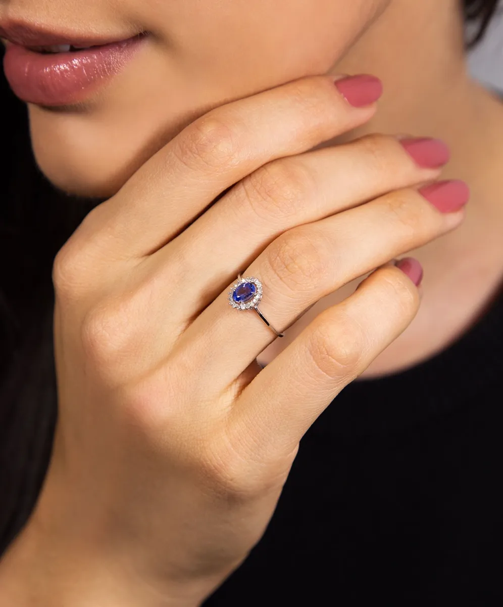 Anel oval de Tanzanita ouro branco 18k com 10pts de Diamantes