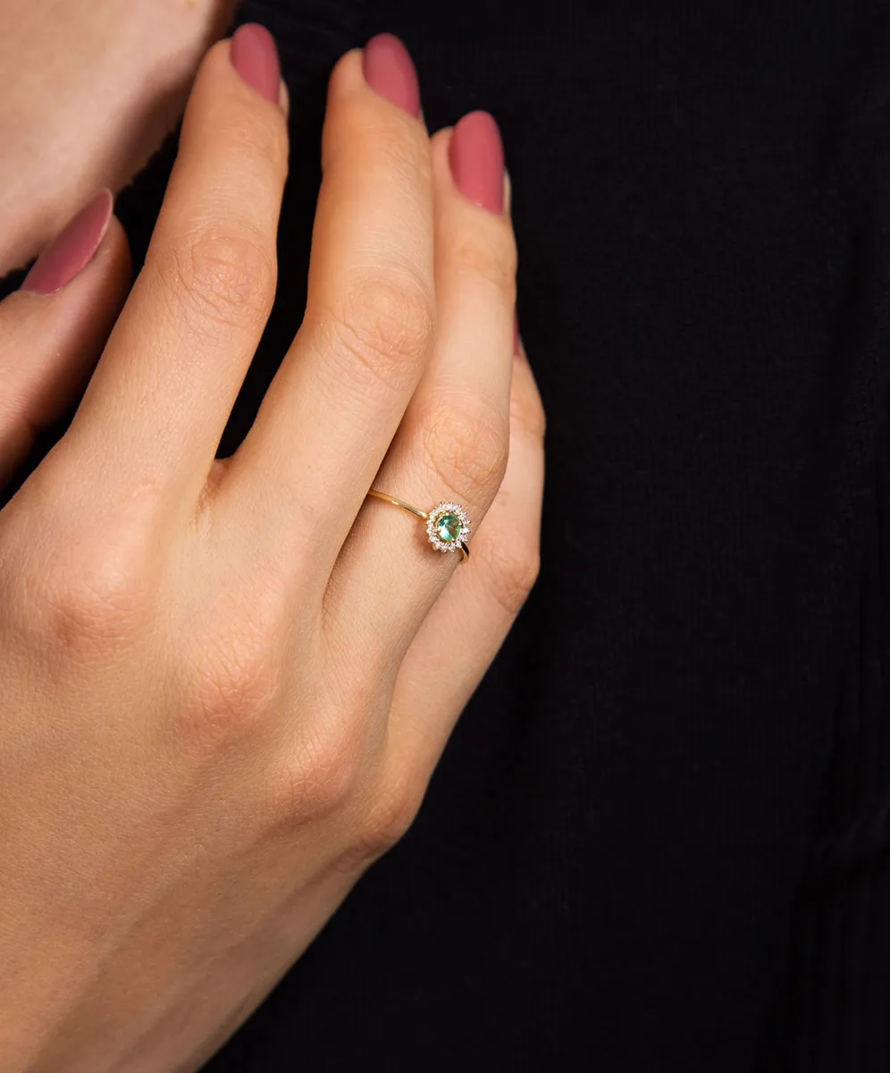 Anel ouro amarelo 18k gema Esmeralda com 6pts de Diamantes