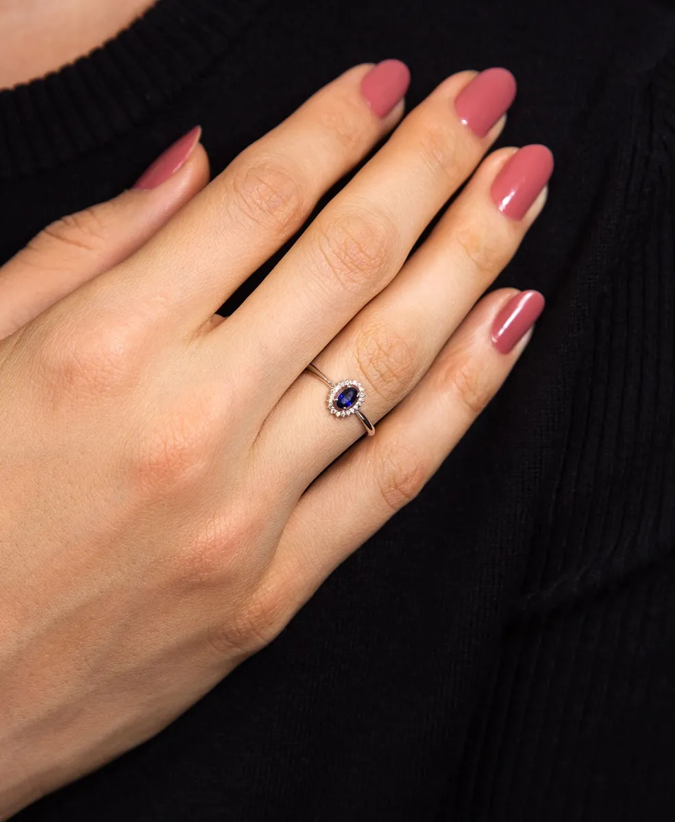 Anel ouro branco 18k de Safira azul com 6pts de Diamantes