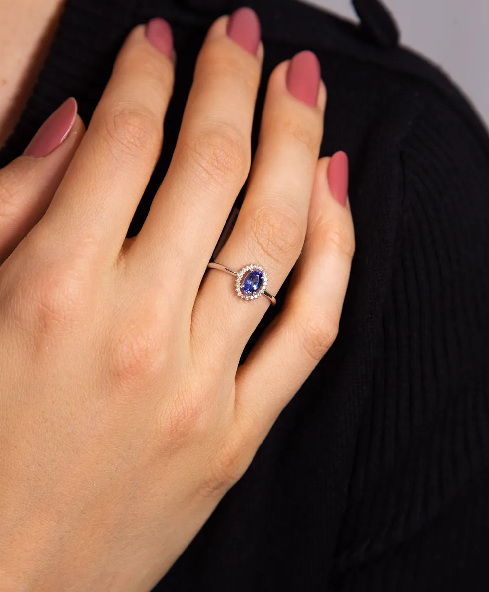 Anel oval de Tanzanita ouro branco 18k com 6,6pts de Diamantes