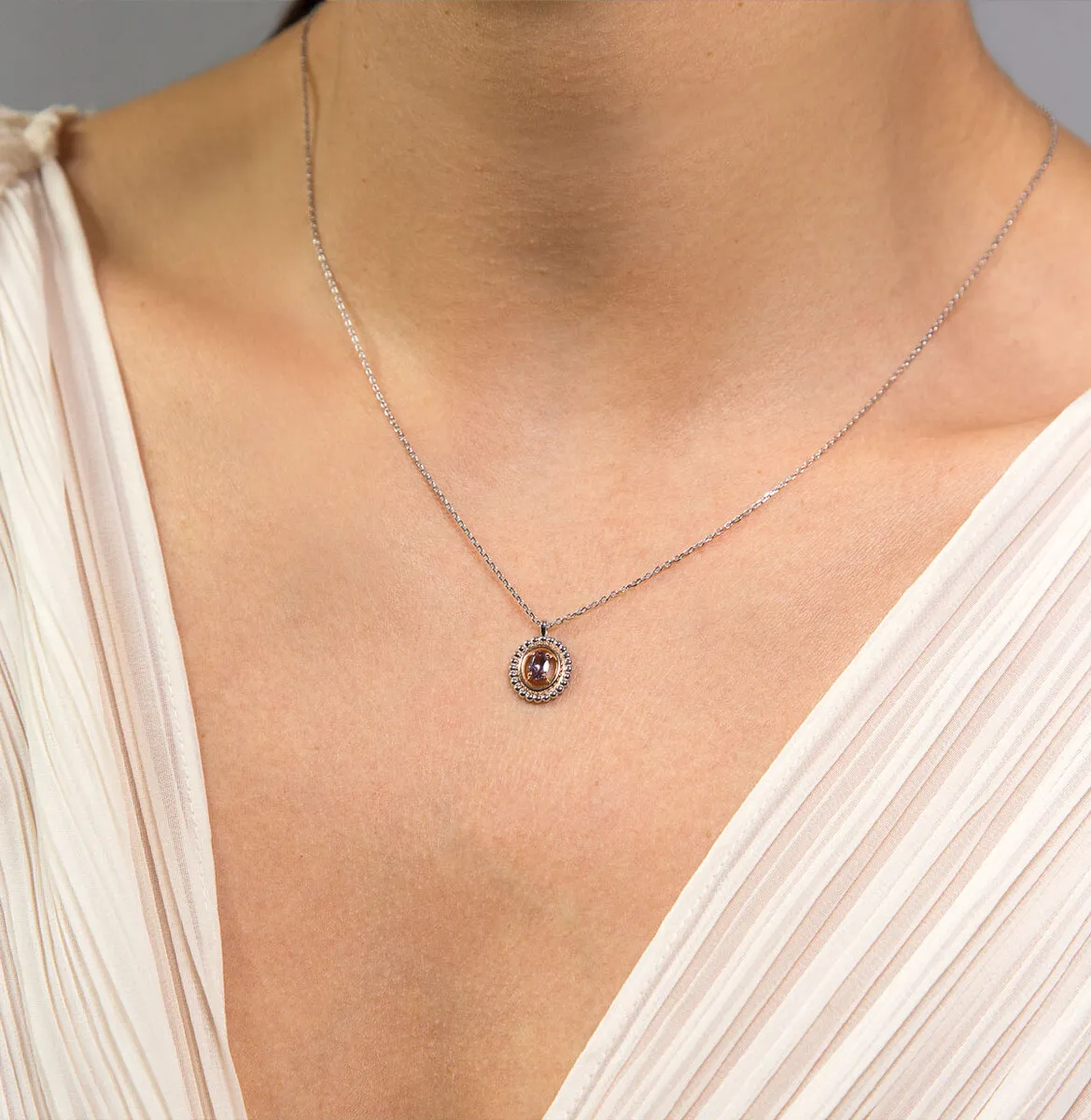 Gargantilha de Espinélio lavanda ouro branco 18k gema oval