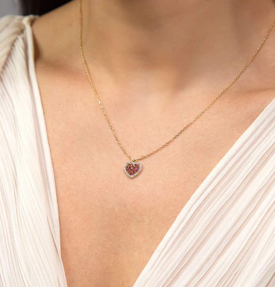 Gargantilha coração em ouro 18k com gemas de Rubi e Safiras brancas