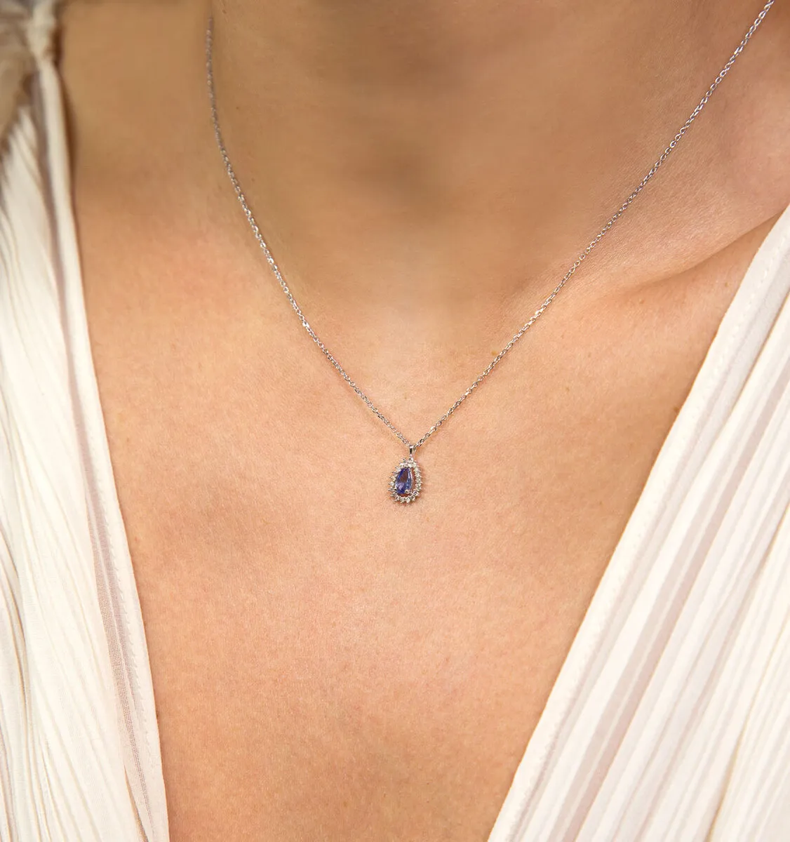 Gargantilha gota de Tanzanita ouro branco 18k com 6pts de Diamantes