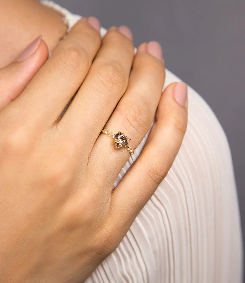 Anel coração de Morganita ouro 18k com Safiras brancas