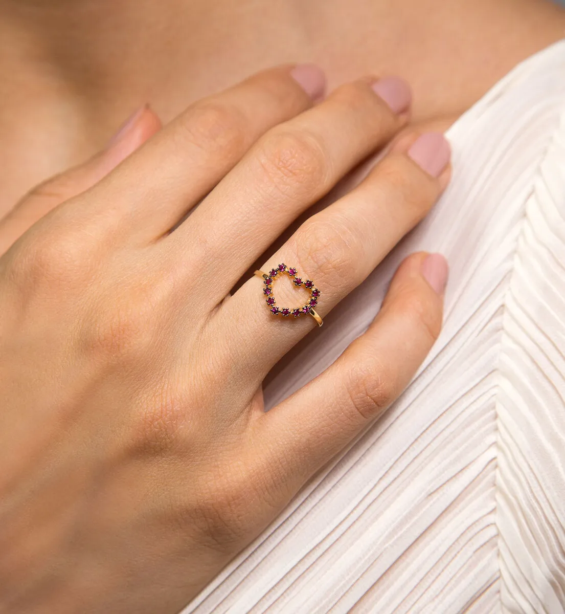 Anel coração vazado ouro 18k cravejado de Rubis com ródio negro