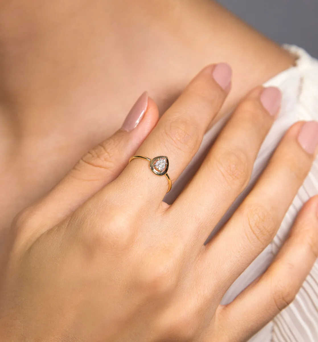 Anel gota em ouro 18k com gota de 5,5pts de Diamantes