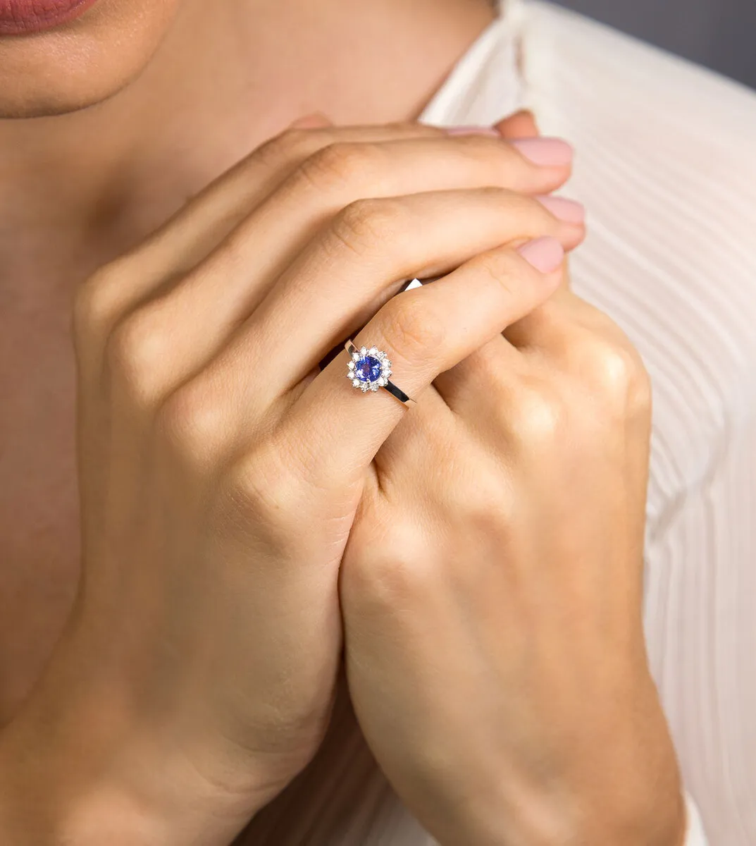 Anel Princess de Tanzanita ouro branco 18k com 18pts de Diamantes