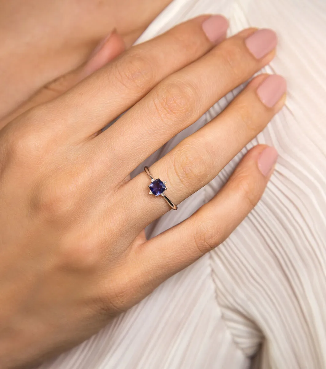 Anel gema octogonal de Iolita ouro branco 18k com 4pts de Diamantes