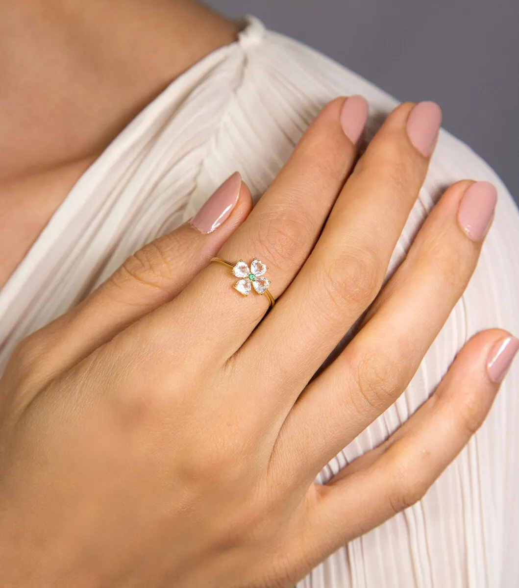 Anel flor ouro 18k com Esmeralda e Topázios brancos