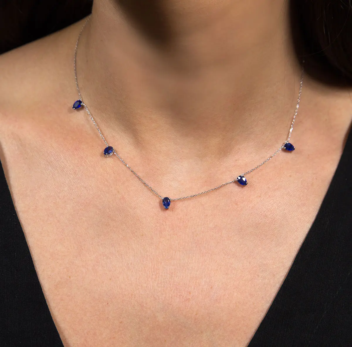 Gargantilha ouro branco 18k com gotas de Safira azul Glass Filled