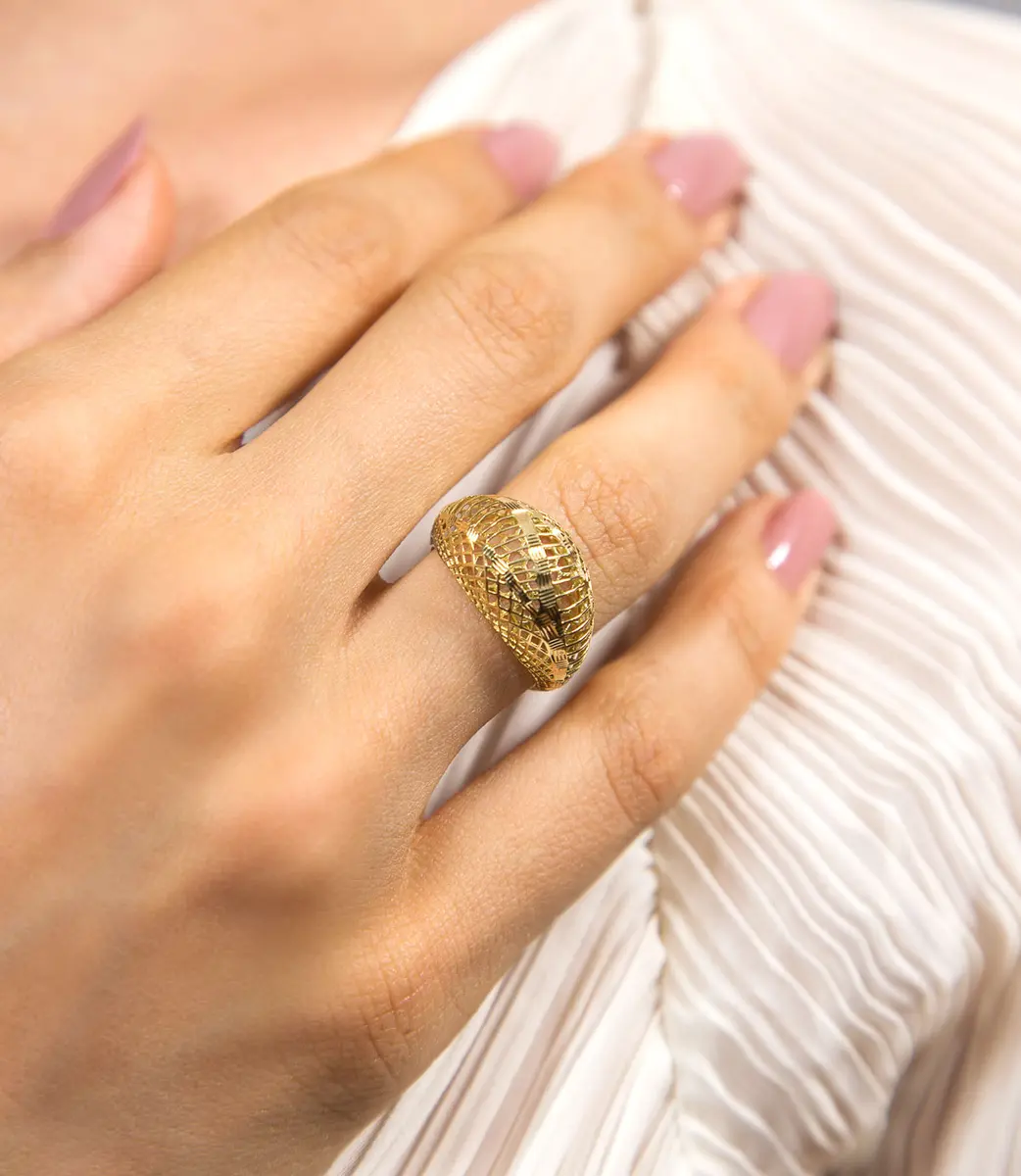 Anel abaulado ouro 18k rendado telado Diamantado com friso polido