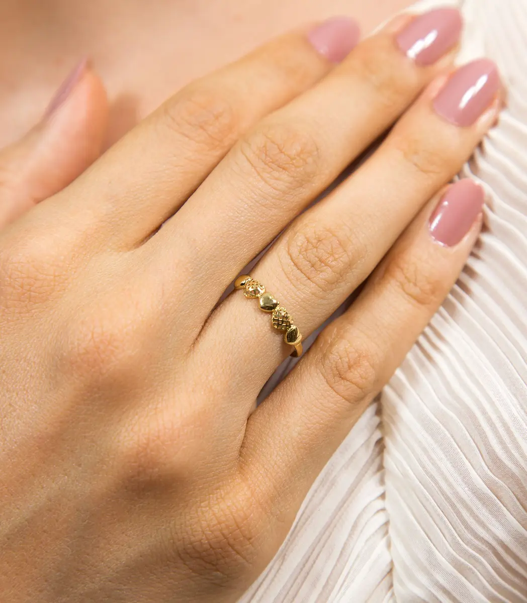 Anel aparador ouro 18k corações polidos e rendados