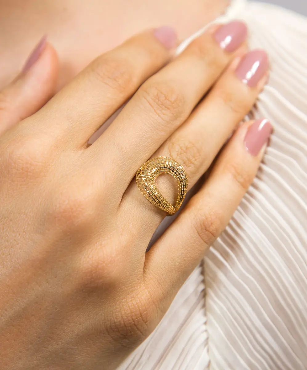 Anel geométrico ouro 18k gota vazada rendada filigrana