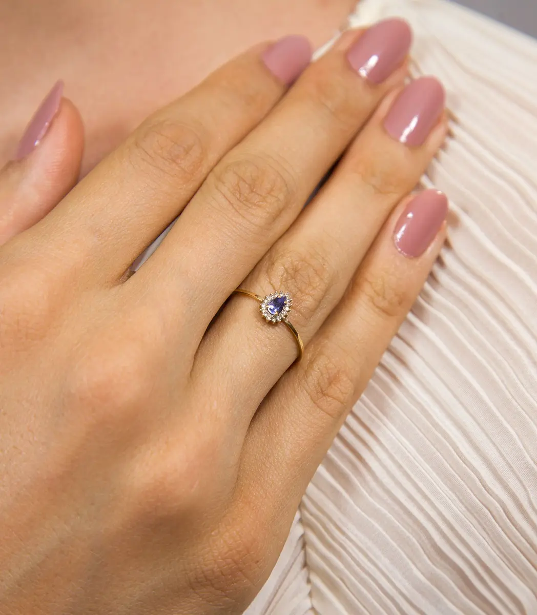 Anel gota de Tanzanita ouro 18k contorno de Diamantes