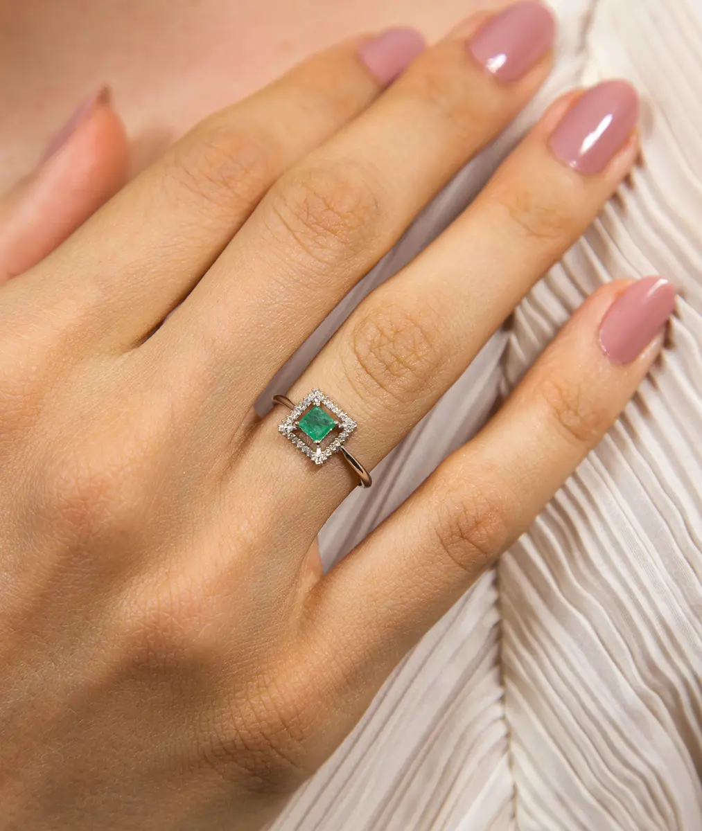 Anel quadrado de Esmeralda extra ouro branco 18k contorno de 9,6pts de Diamantes