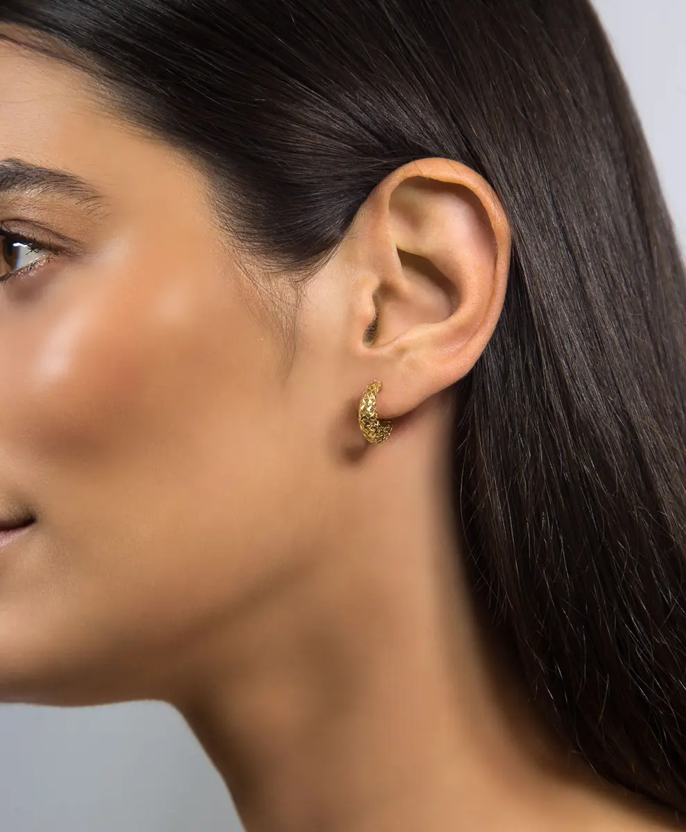 Brinco redonda aberta ouro 18k rendada telada