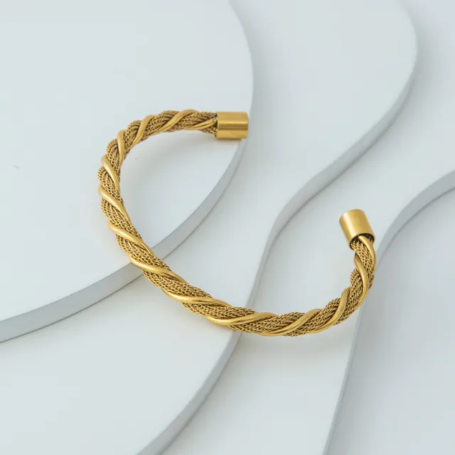Bracelete Dourado Regulável Torcido em Aço Inoxidável
