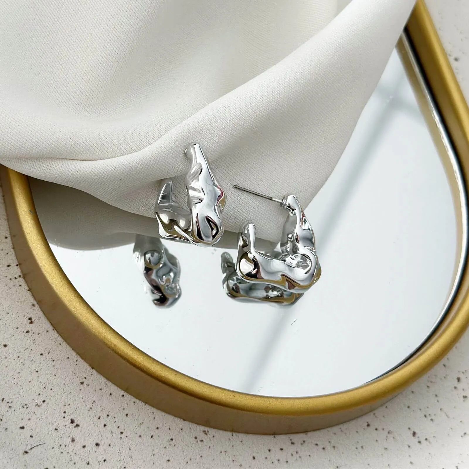 Argola Folheada a Prata Martelada