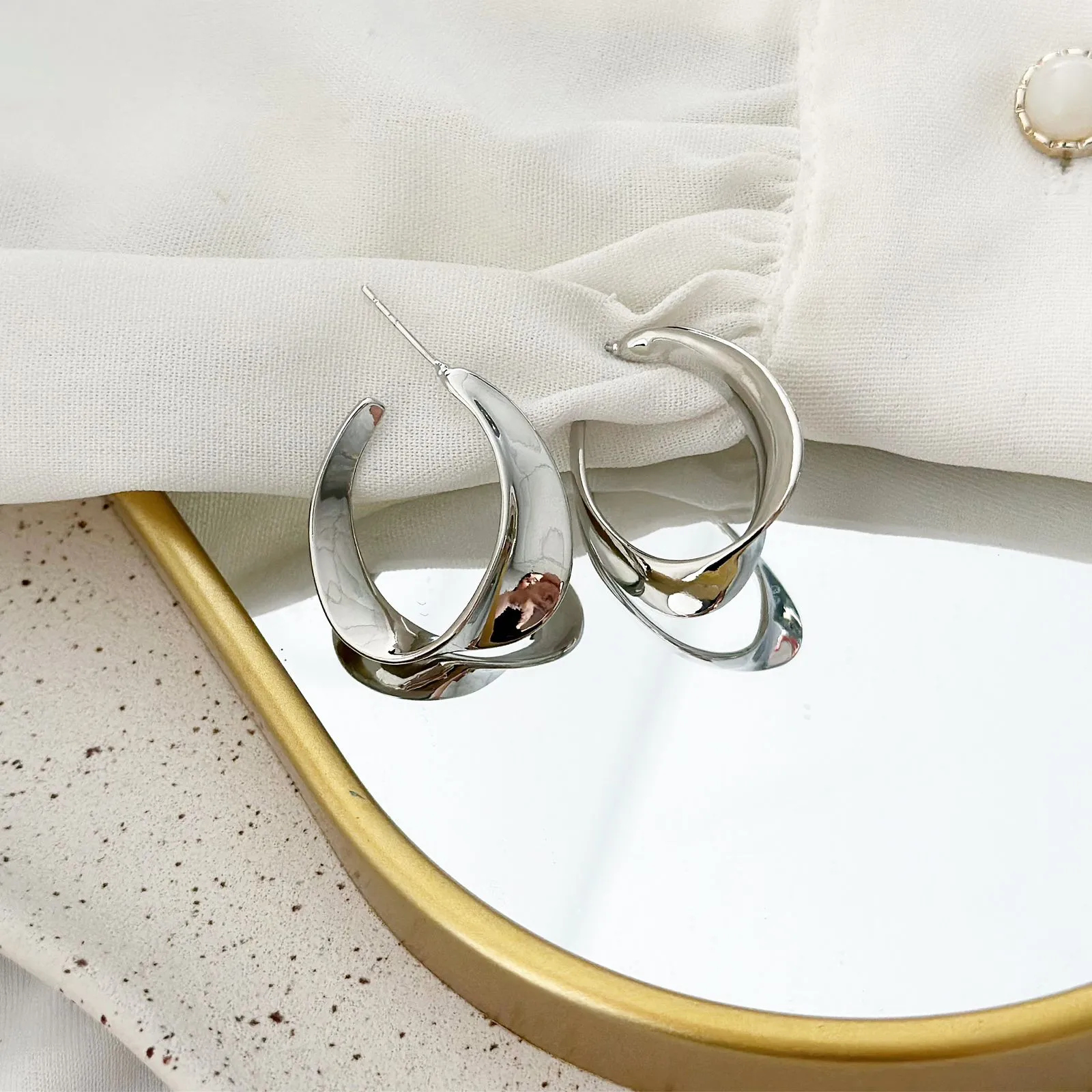 Argola Folheada Prata Torcido Clássico