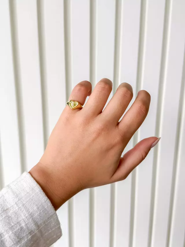 Anel Coração Trabalhado - Dourado