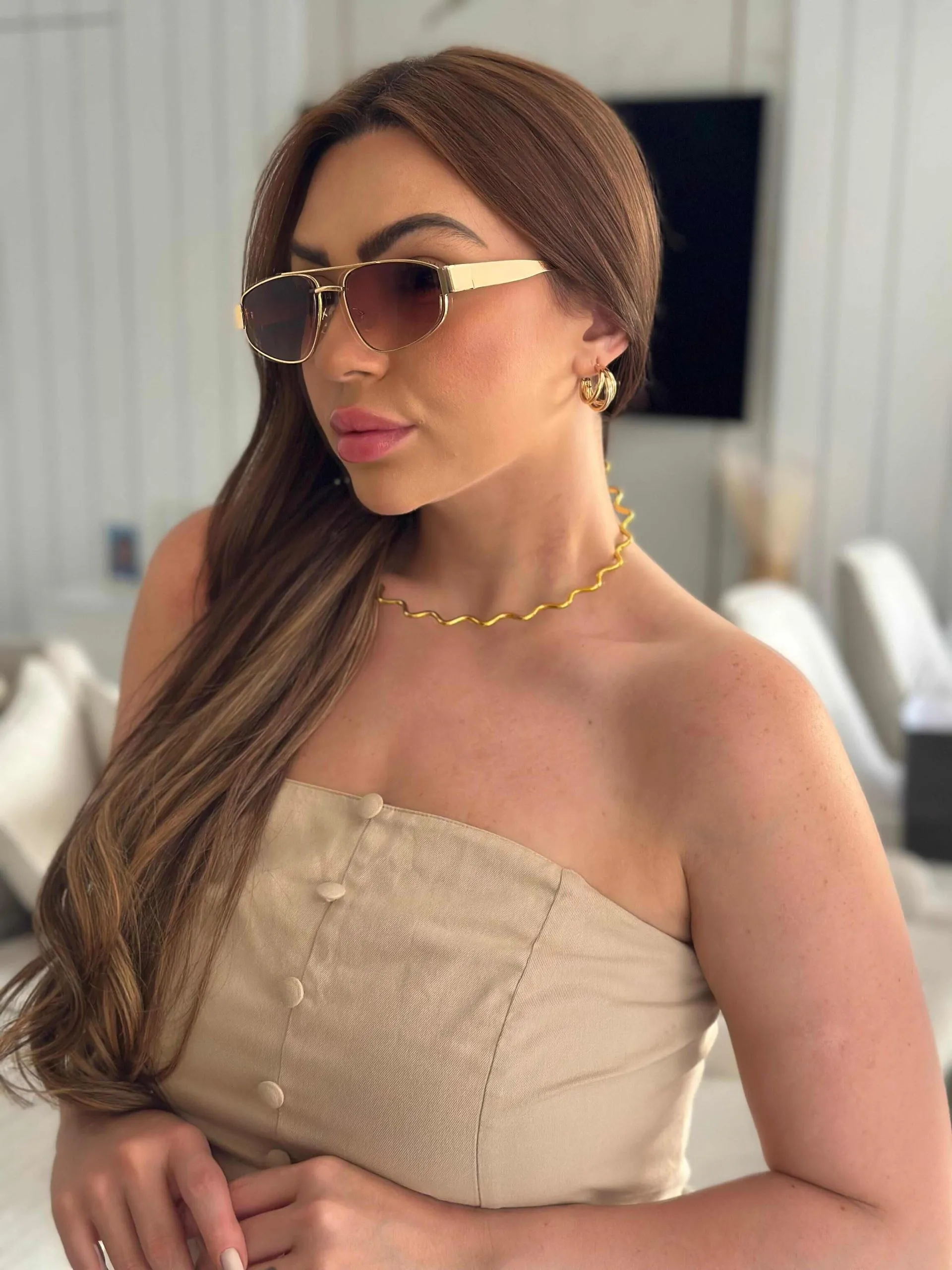 Óculos Hadassa Armação Dourada Lentes Degradê Marrom