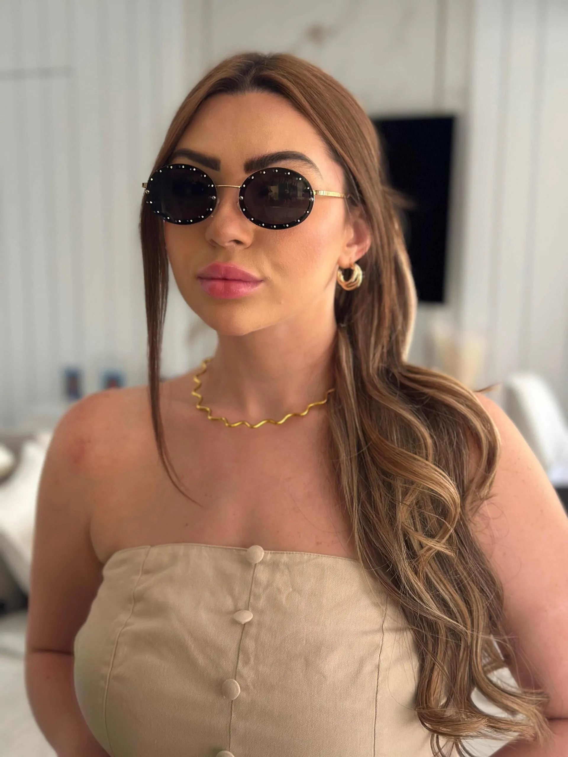 Óculos Ester Armação Dourada Lente Translucida Preta com Brilho