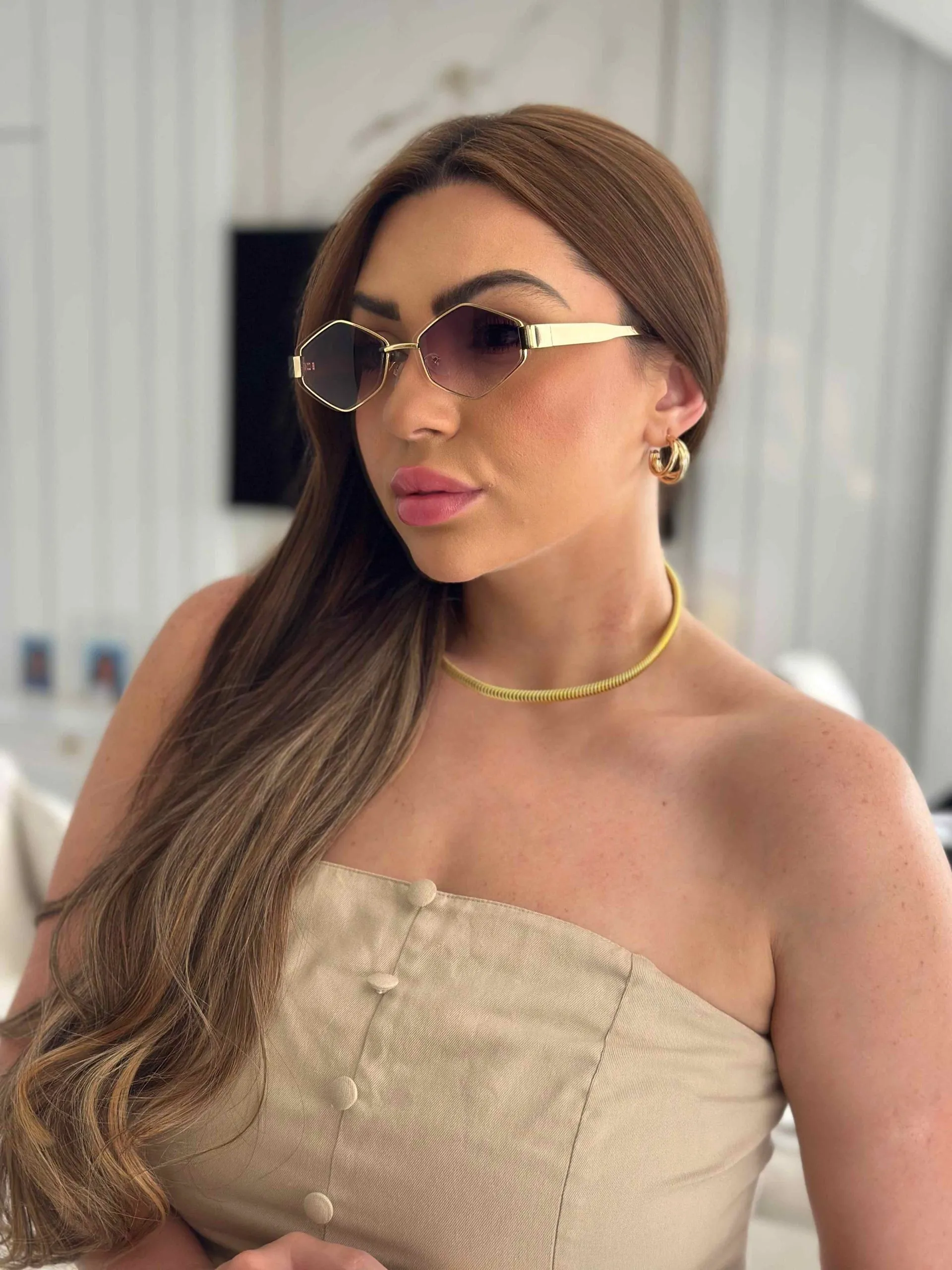 Óculos Jade Armação Dourada e Preta Lente Degradê