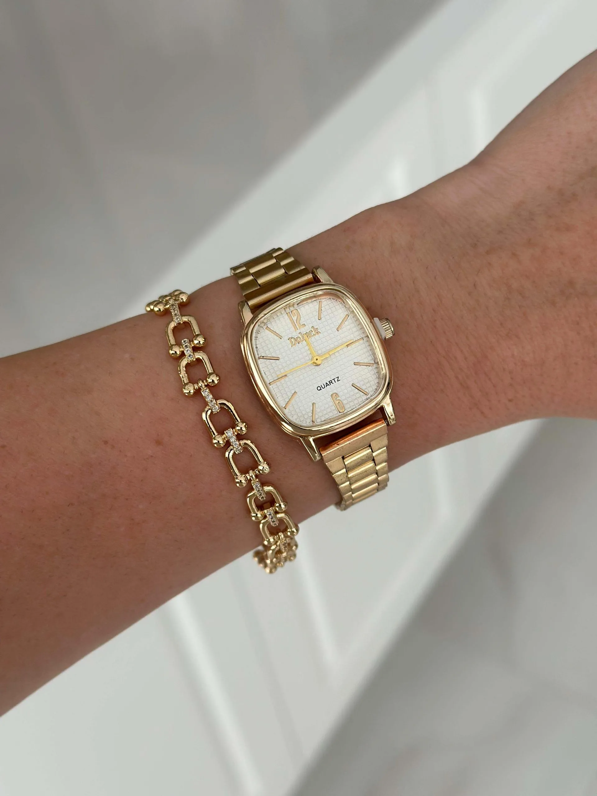 Relógio Aço Inoxidável Dourado Fundo Branco