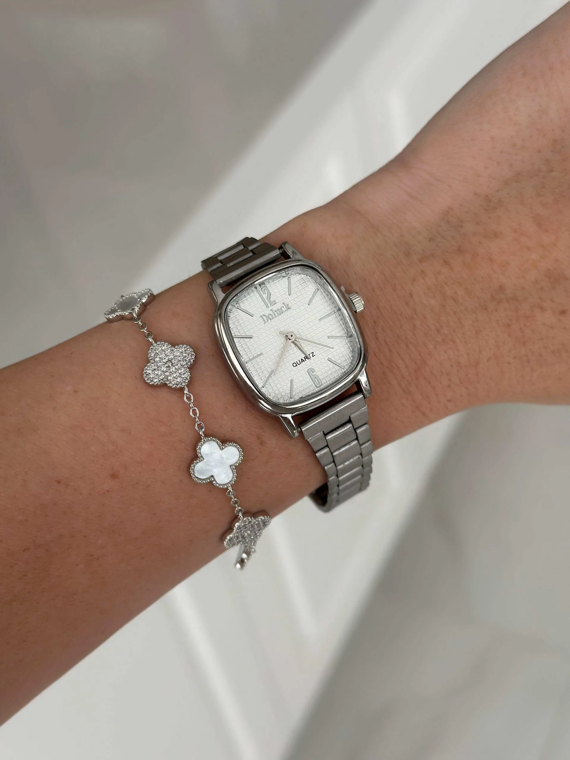 Relógio Aço Inoxidável Fundo Branco Prata