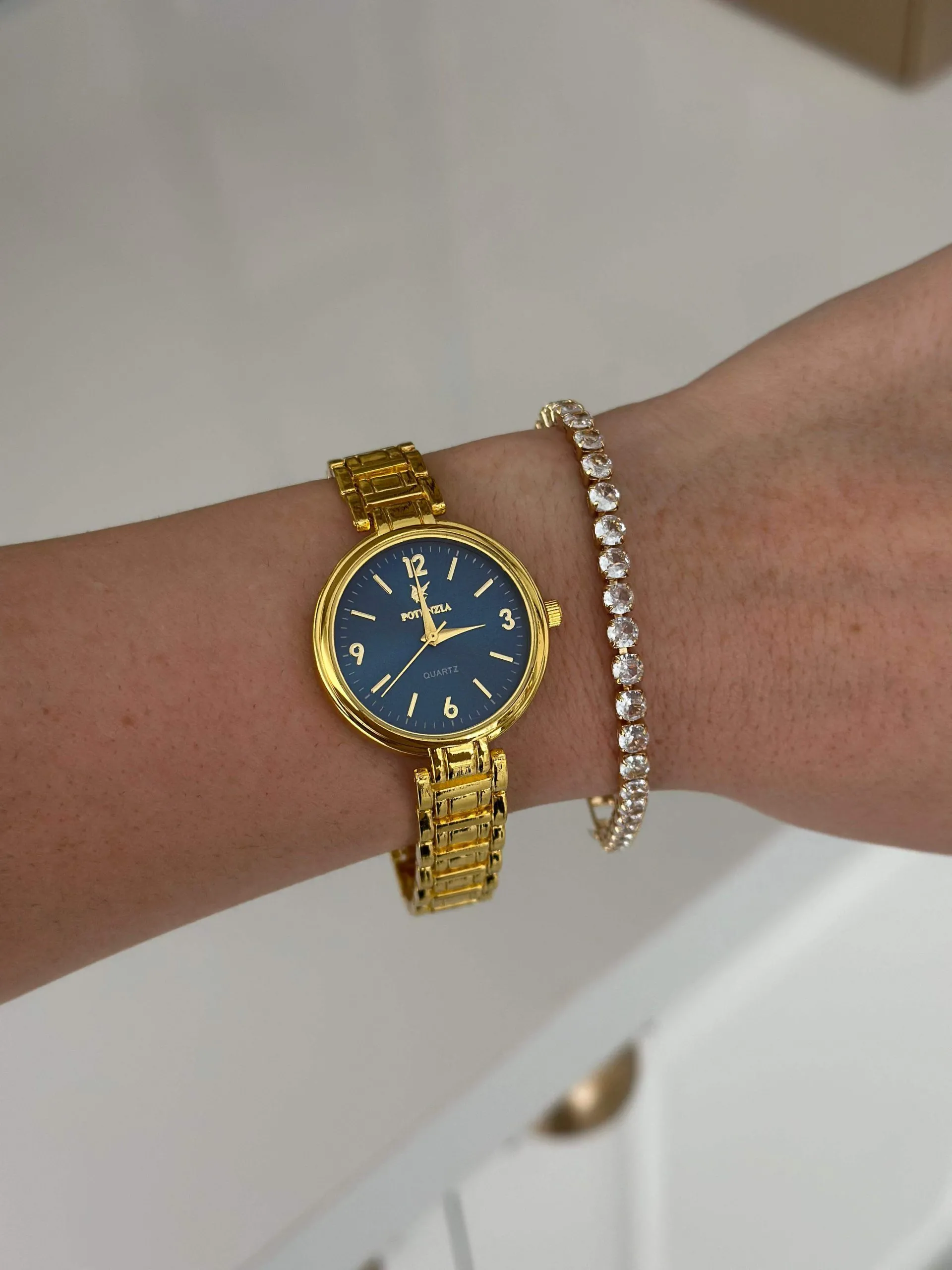 Relógio Dourado com Fundo Max Azul