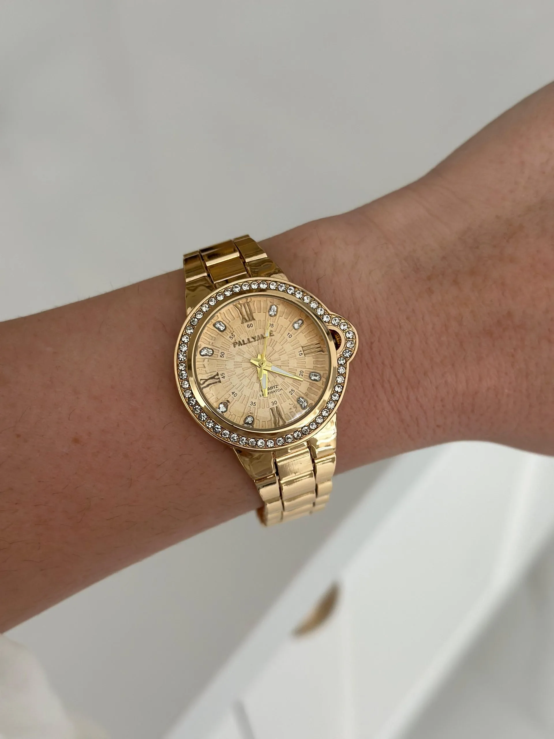 Relógio Dourado Max Fundo Gold e Borda Cravejada