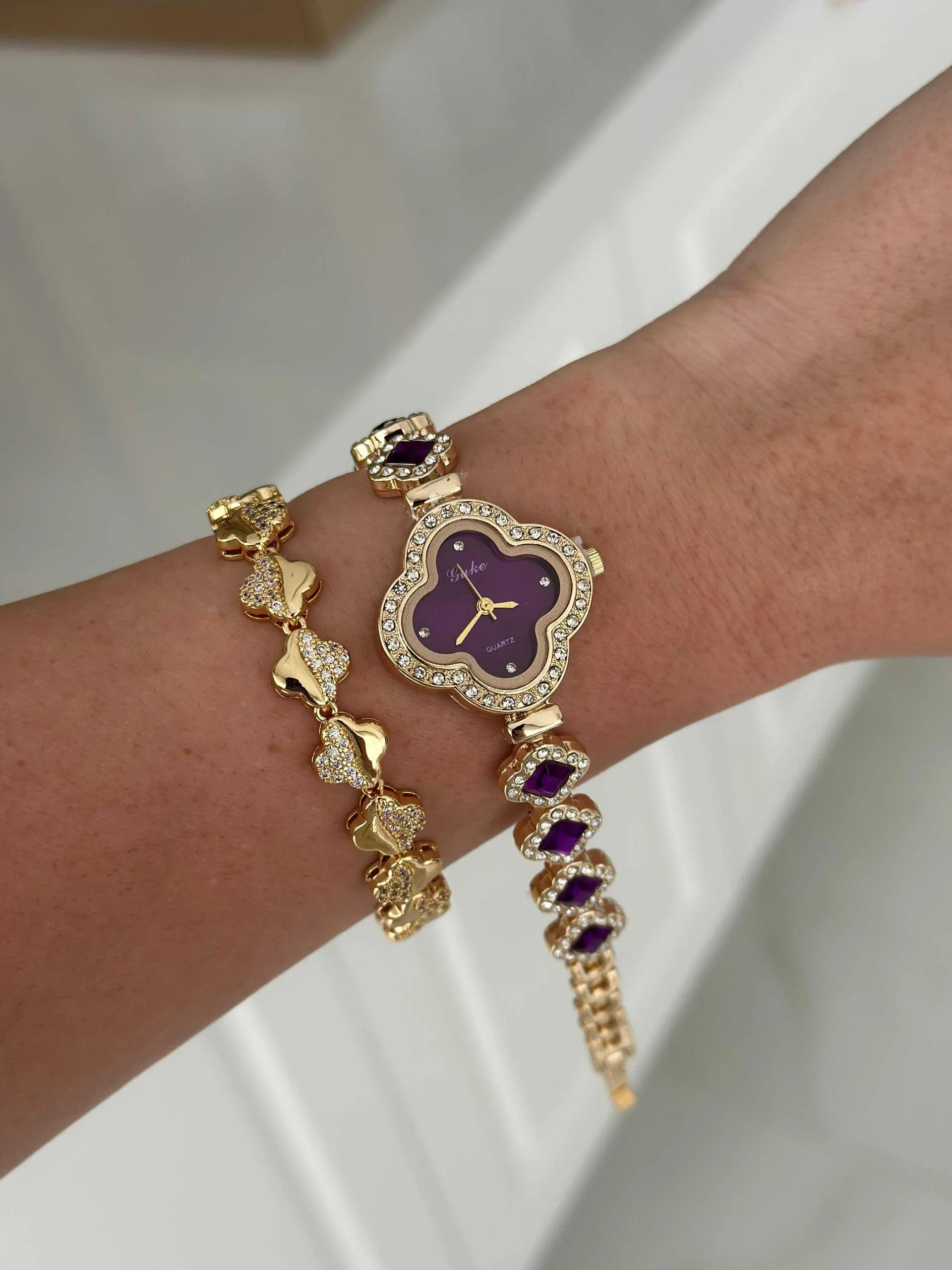 Relógio Inspiração Dourado Fundo Roxo