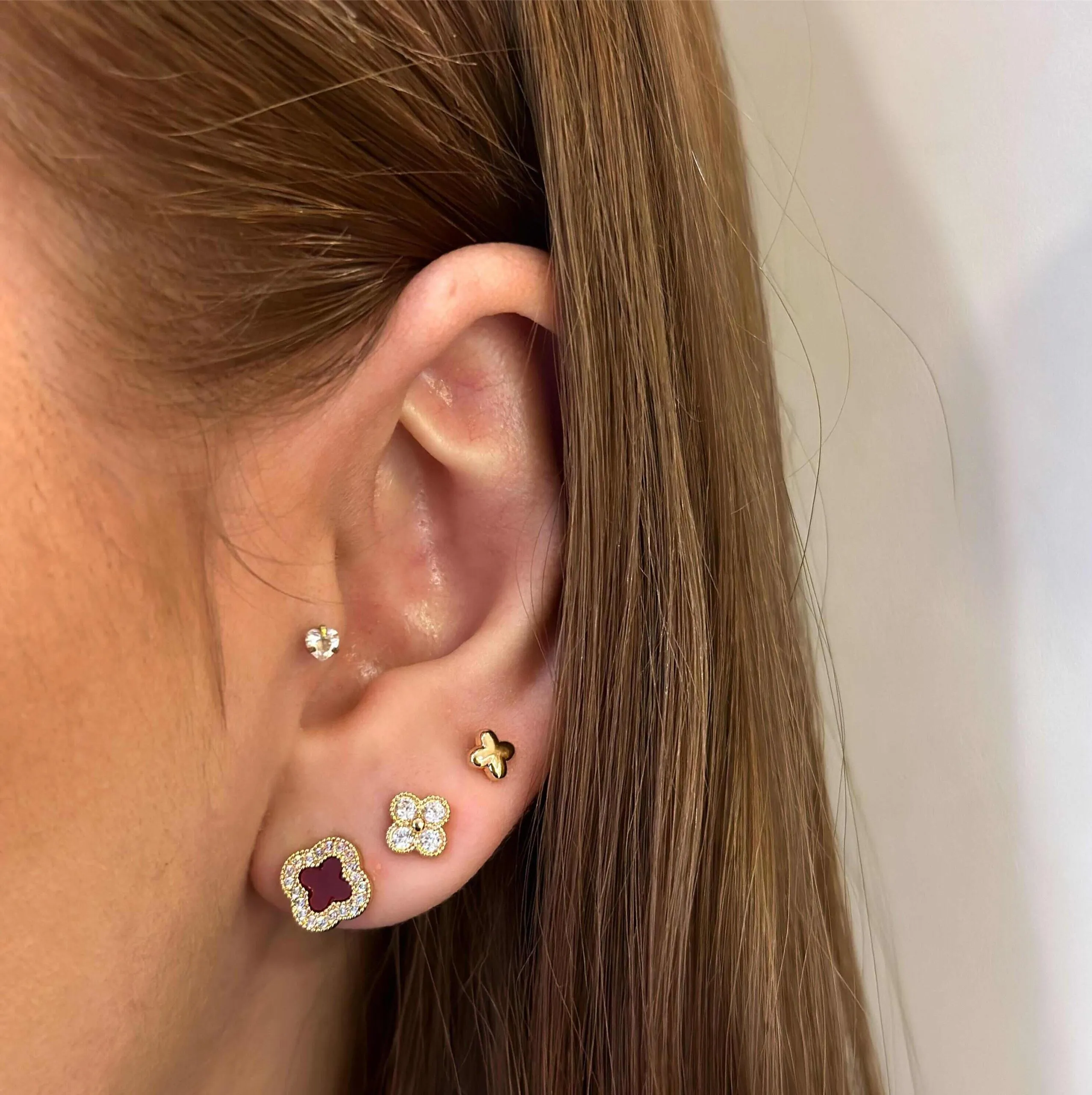 Trio Folheado a Ouro 18K Inspiração Virginia Liso e Cravejado Vermelho